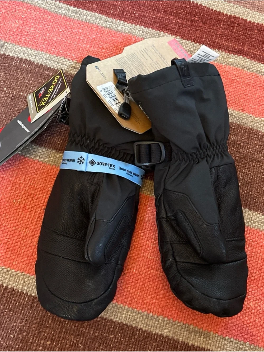 Dakine Phoenix Women's Mittens Gore Tex Small Primaloft New w tags $160 Retail